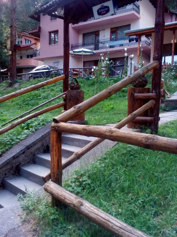 Family Hotel Shisharka Batak Esterno foto